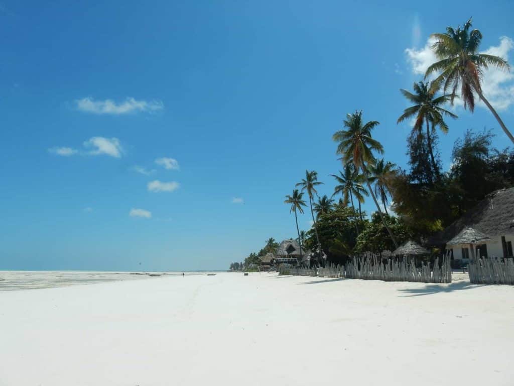 beach-2036446_1920